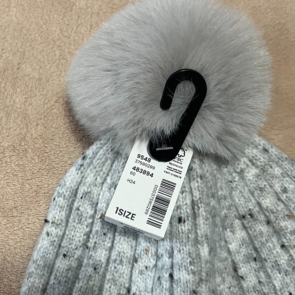 Reitmans Ribbed Beanie with Pompom - Picture 6 of 7